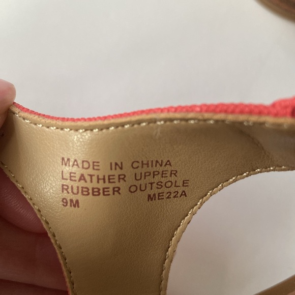 Michael Kors Logo Plate Thong Leather Sandal - Picture 13 of 13